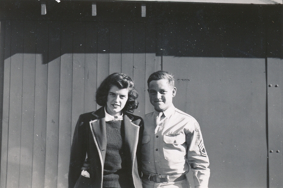 1943-10~ 2 Liz & TSgt Jack, Manchester NH.jpg