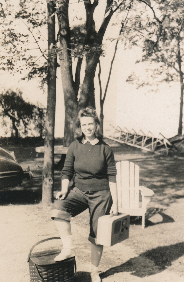 1944-06 Jinny Potter (stop off in Rochester), her summer place, Hilton Beach, Lake Ontario.jpg