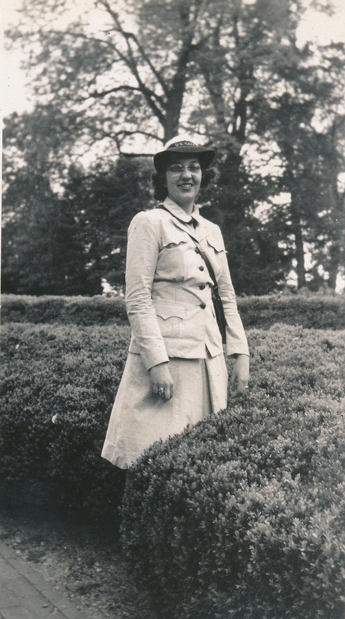 1944-07~ 2 Edie Hunter, USN, Wellesley MA.jpg