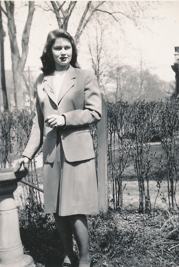 1945-04-07 2 Diane Perry, New Haven CT.jpg