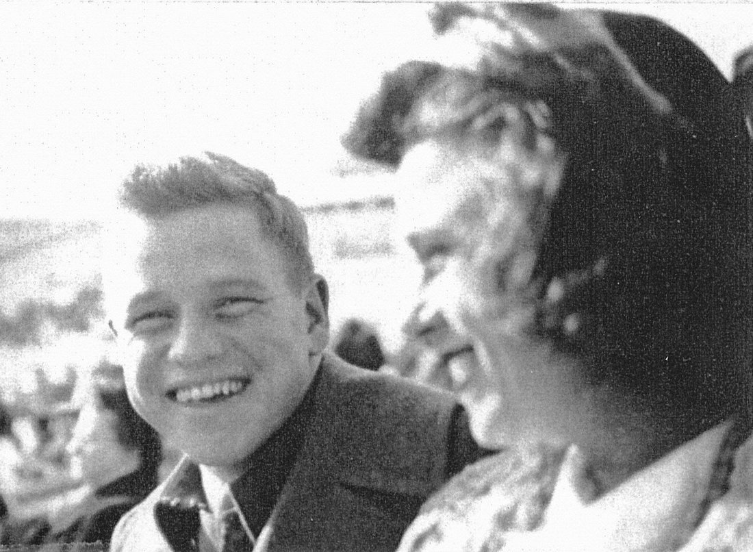 1945-10-27 Jack & Virginia Potter, Yale-Cornell Football, New Haven CT.jpg