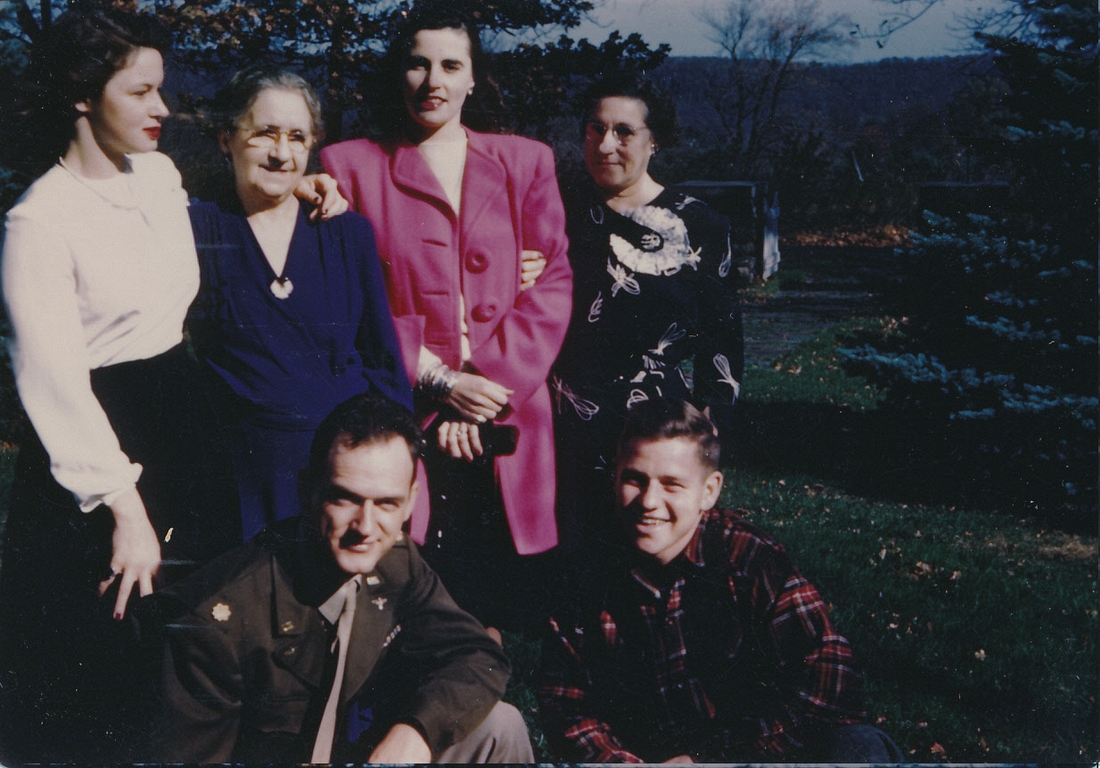 1945-10-28 3 (r) Diane Perry, Bess Frisbie, Mary Wilkins, Edith Razee; (f) Dick Wilkins & Jack Perry.jpg