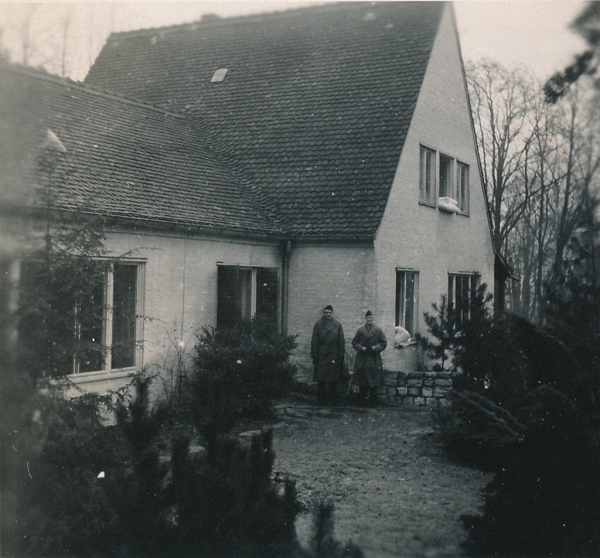 1945-12-23~ 1 HBP & Al Booth, 4a Zum Lowen Str [house since replaced], Berlin, Germany.jpg