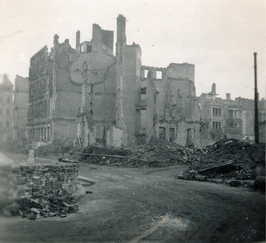 1945-12-25 3 Damage, Russion Zone, Berlin, Germany.jpg