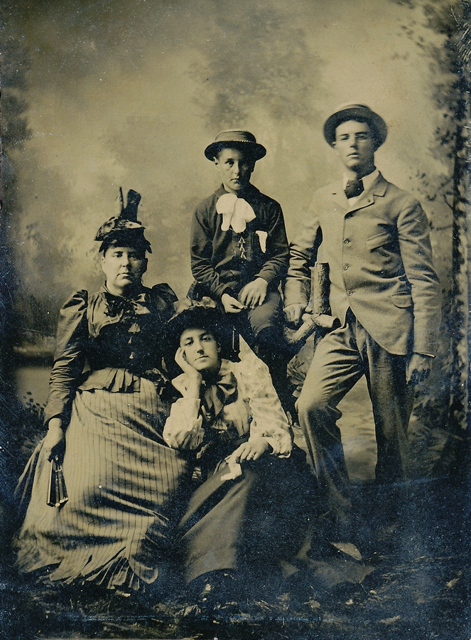 1891~ Engagement - John, Harry & mother Sarah Jane Perry with Liz Fowler (front) [301].jpg