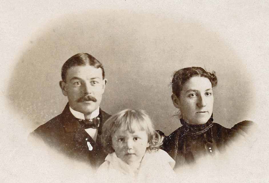 1897-03-13 John, Ped & Liz Perry.jpg