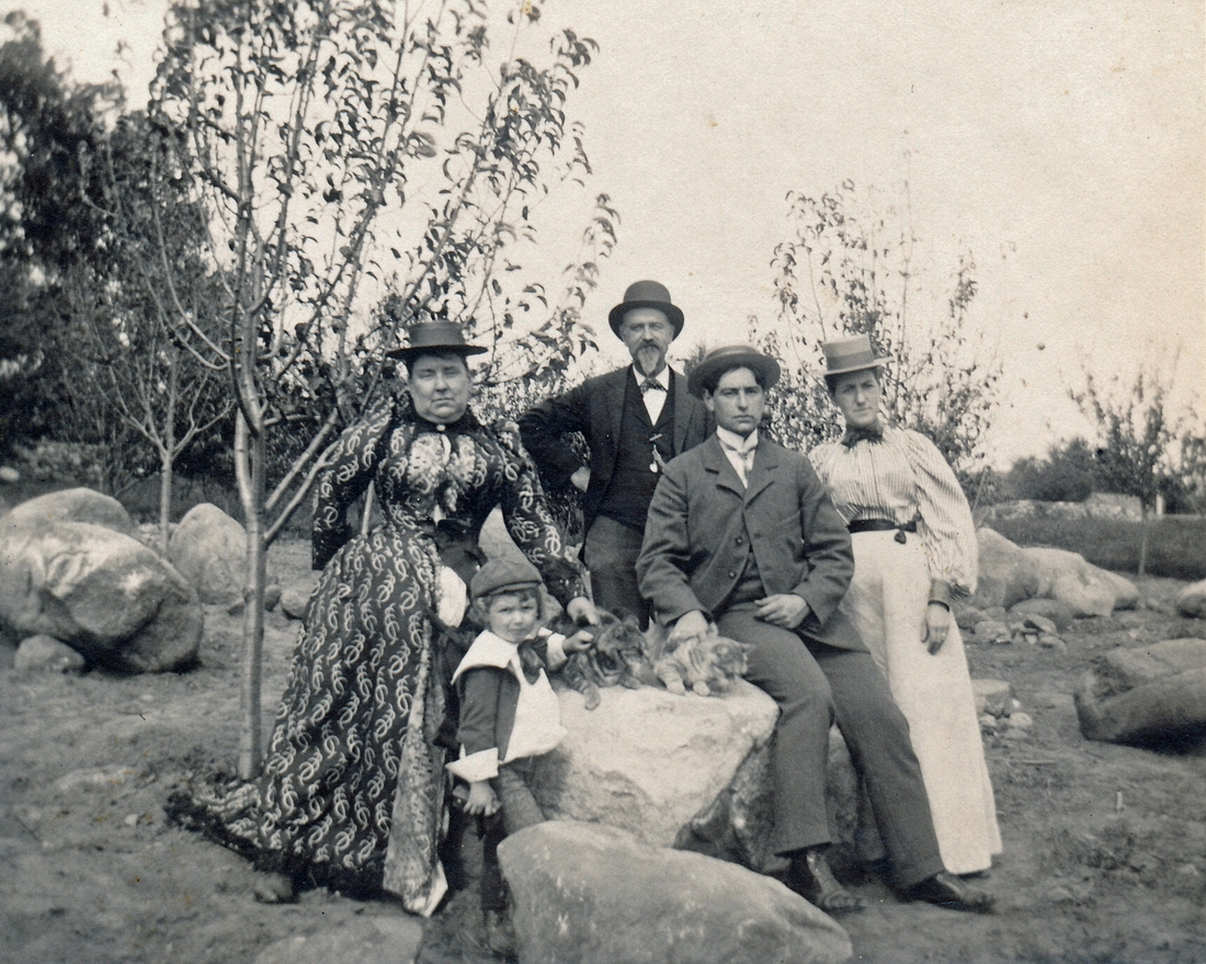 1898~ Ped (front), Sarah & Horace, Harry, Liz; Oxford CT.jpg