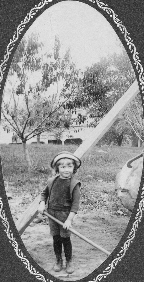 1899~ 0 Ped with tripod Harry used to lift out rocks.jpg