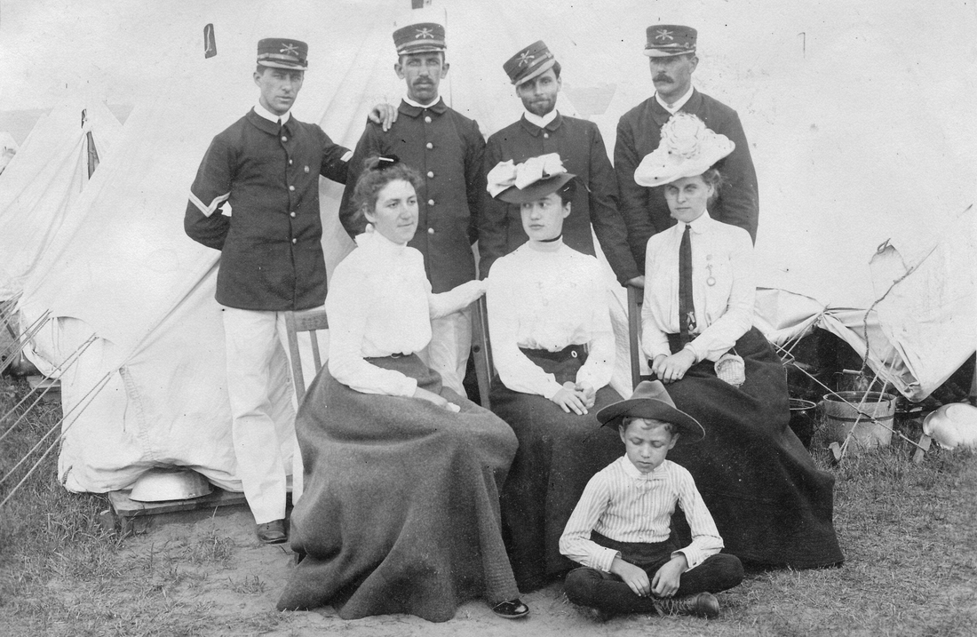 1902~ New Haven Grays - (f) Ped Perry; (m) Liz Perry, Florence Holladay, Ina; (r) -, Frank Hamilton, -, John Perry.jpg
