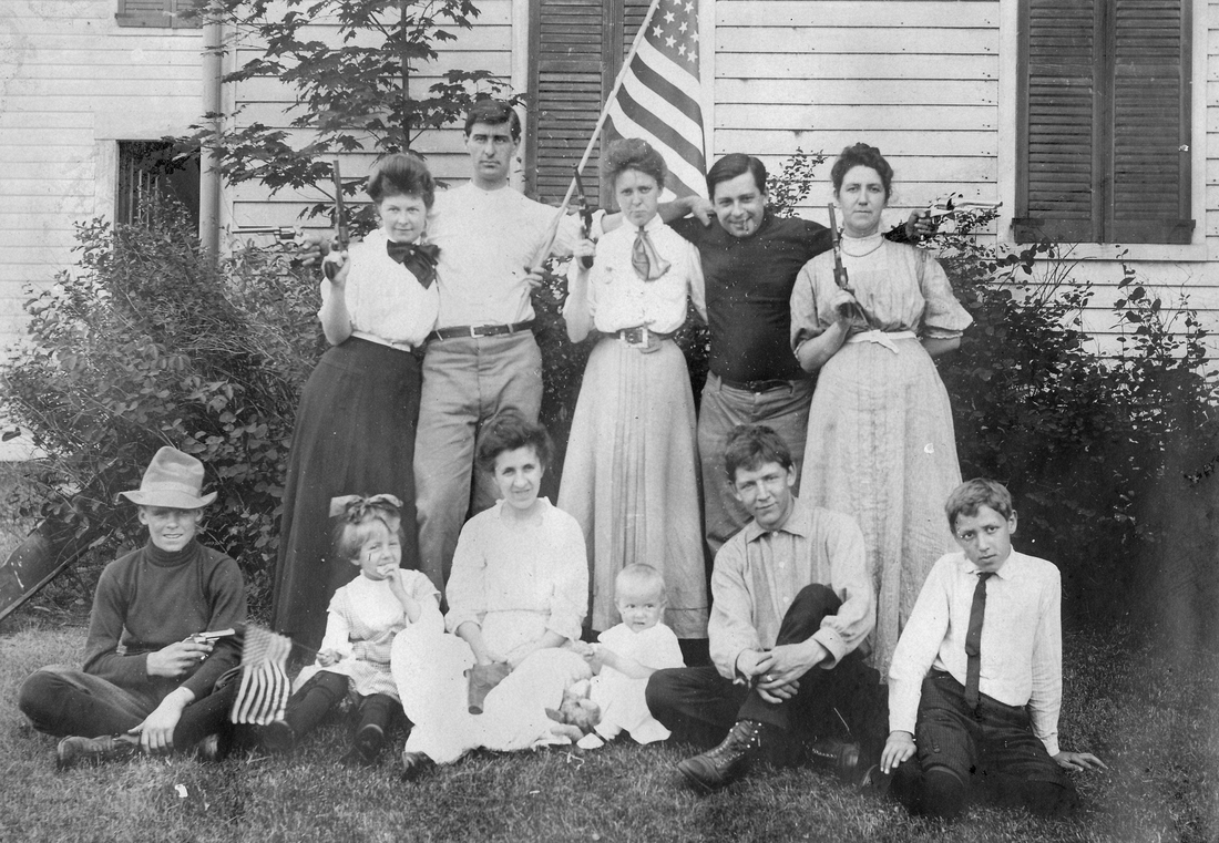 1907-07-04 1 (r) Mabel & Harry Perry, Mrs & Win Beardsley, Liz Perry; (f) Carl Fulton; Doris, Bess, Betty & Walt Frisbie; Ped Perry; Oxford CT.jpg