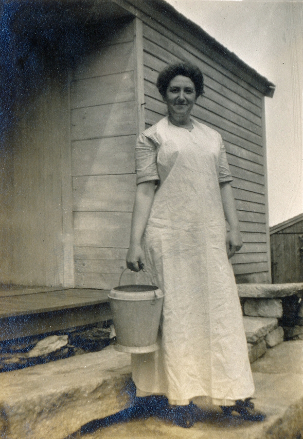 1910~ Liz Perry.jpg