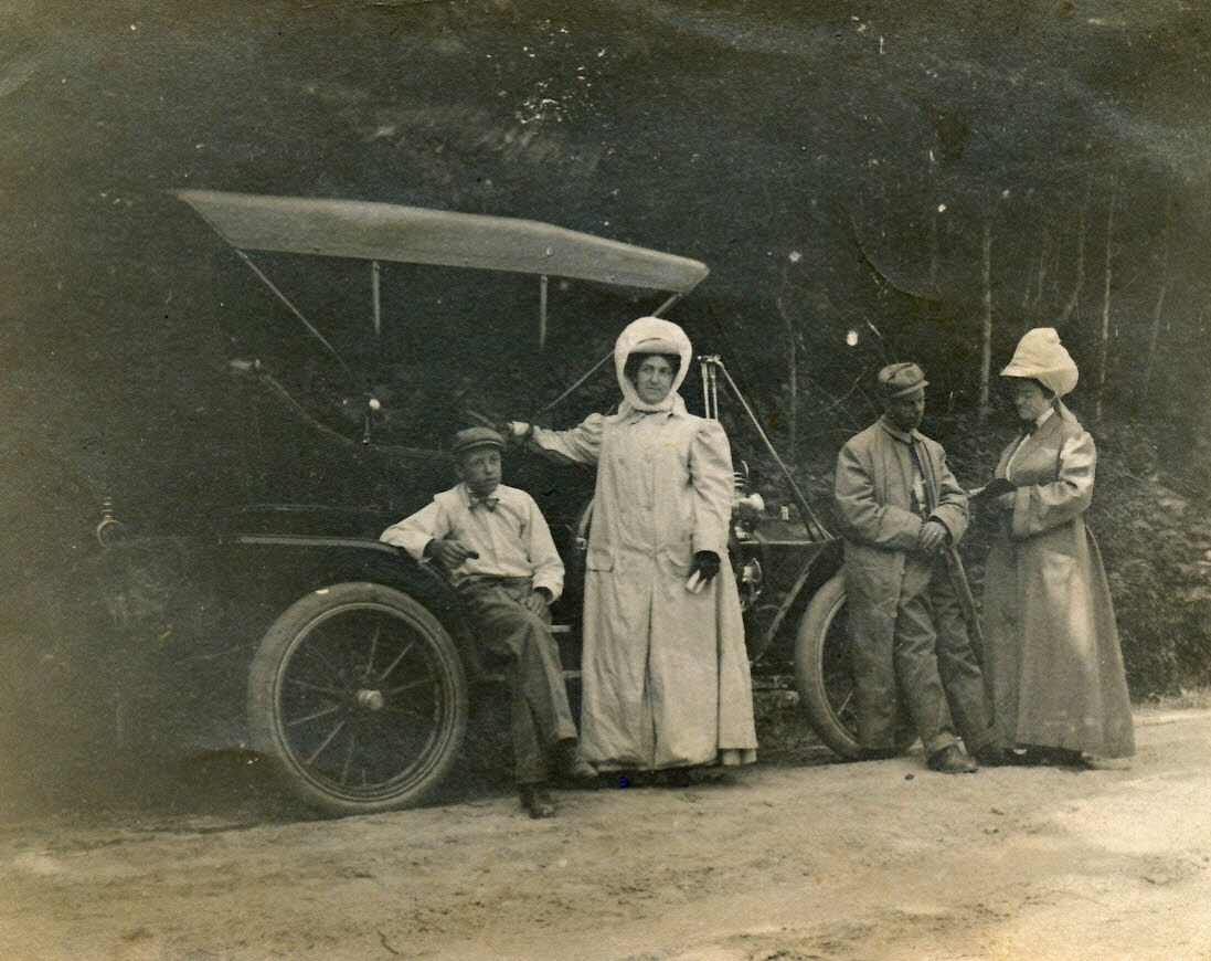 1910~ Ped, Elizabeth, John & Jennie.jpg