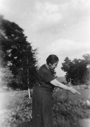 1937~ Liz Perry (GG).jpg