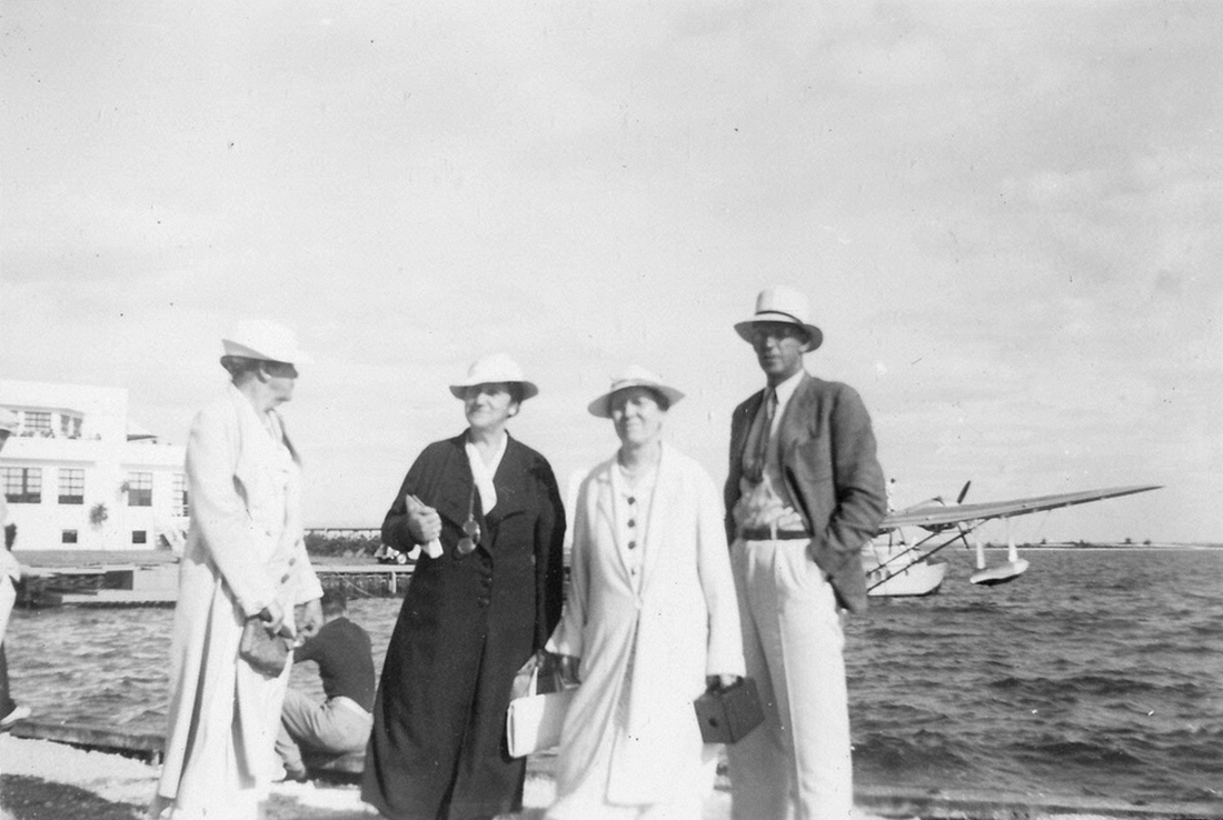 1937-02 Nina Williams, Liz Perry, Katie Johnson & Ernest Williams, Miami FL.jpg