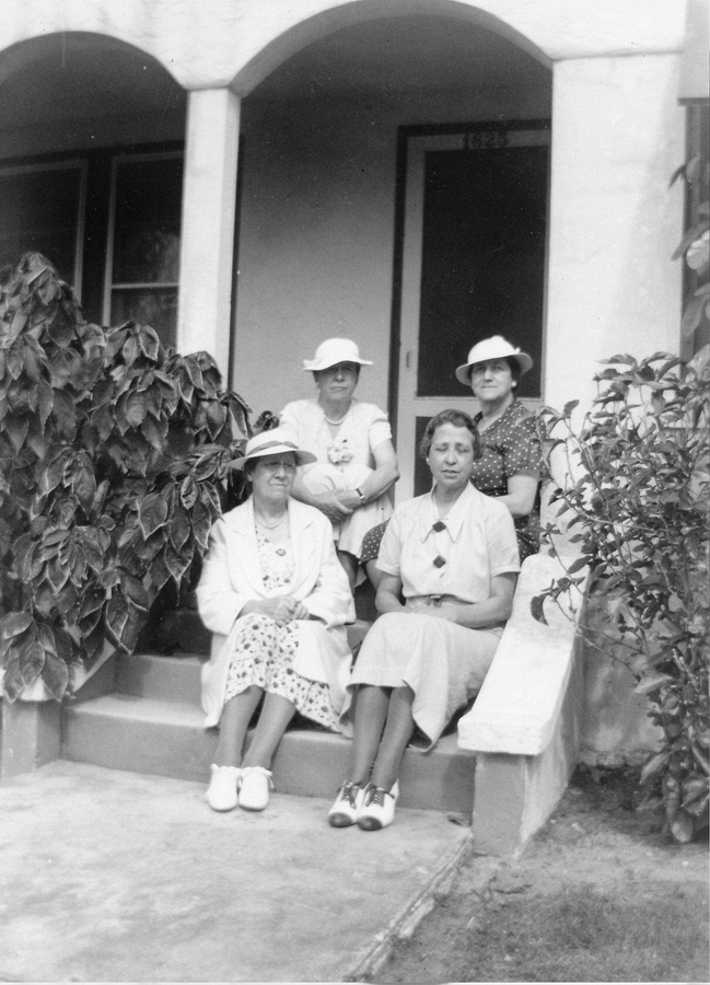 1937-02-04 Katie Johnson, Nina Williams, Jessie Williams, Liz Perry; Williams Home, Fort Lauderdale FL.jpg