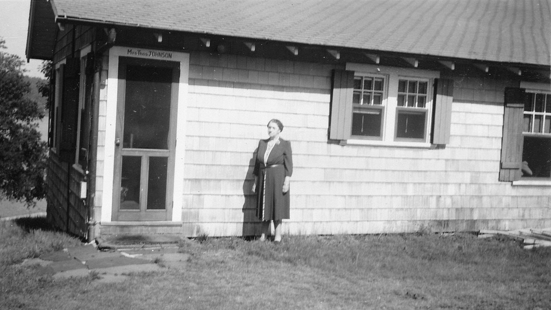 1941-07-16 Liz Perry, Bantam Lake.jpg
