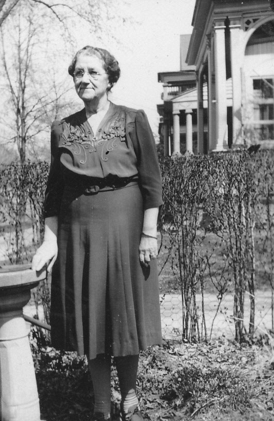 1945-04-07 Liz Perry, 333 Sherman Ave, New Haven.jpg