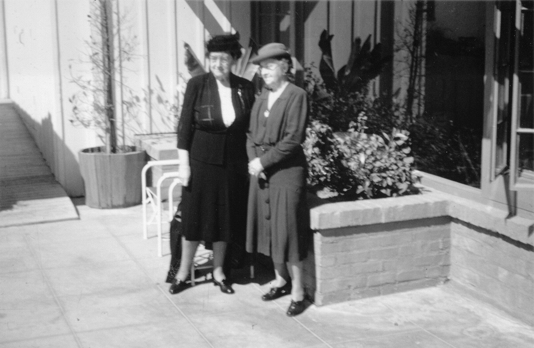 1948~ Liz & Bess at the Raquet Club, Palm Springs CA.jpg