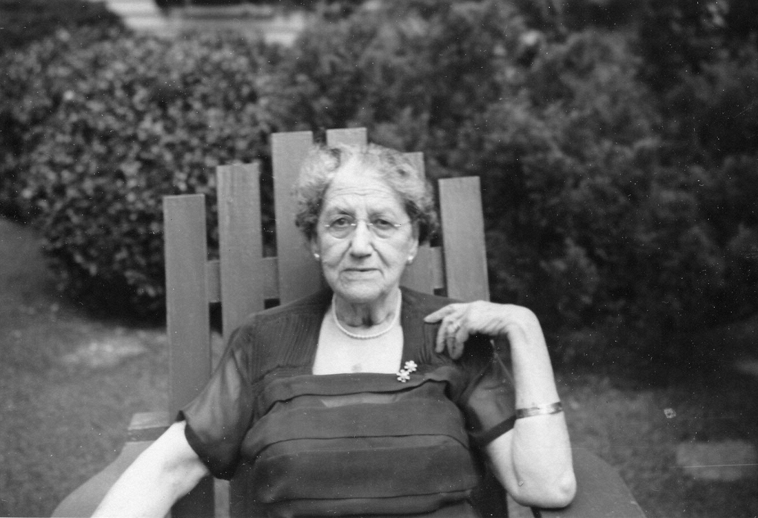 1955-06-19 Liz Perry.jpg