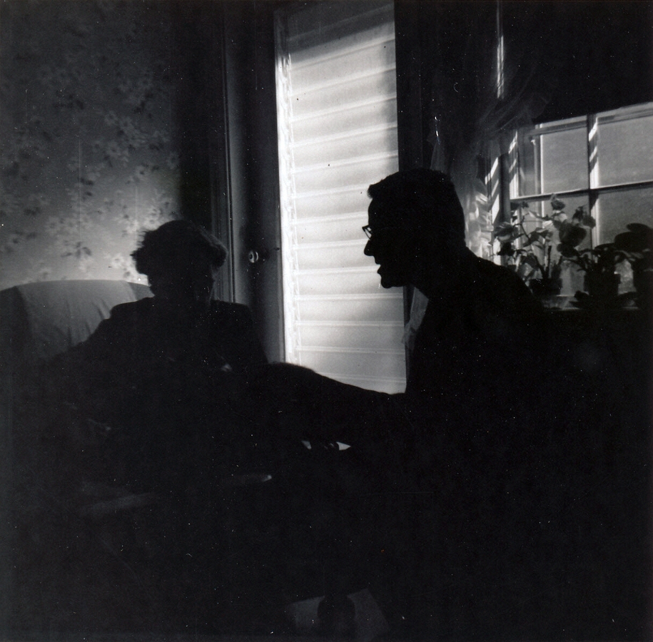 1961-10-09 1 Liz Perry & George Razee in silhouette.jpg