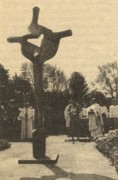 1985-05-12 Dedication of 'The Resurrection Cross' in memory of George C Stevens.jpg