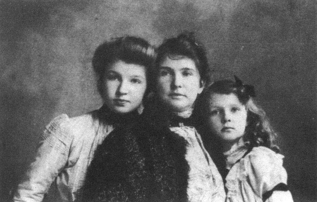 1902~ Elroy, Anna & Irene Foote.jpg
