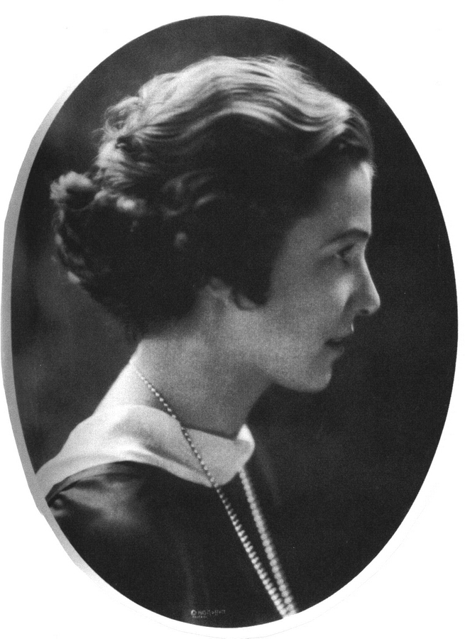 1915 Irene (Foote) Castle with the 'Castle Bob'.jpg