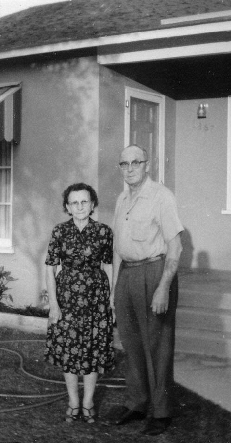 1961-11 Catherine and Alwyn Woodbury, San Bernardino CA.jpg