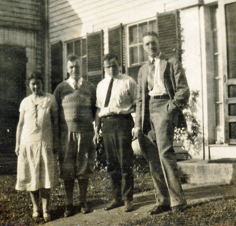 1927 1 Doris, her brothers Lee & Arnold Woodbury, Ped.jpg