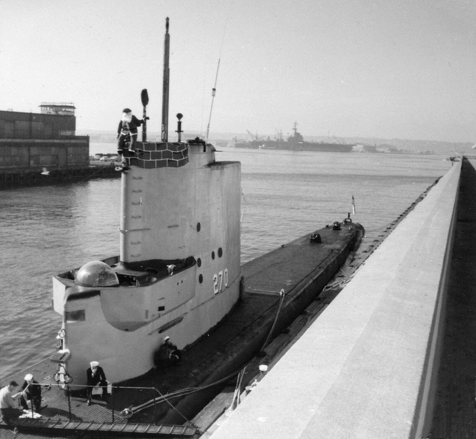 1961-12 Santa Claus shows up at Naval Yard, San Diego.jpg