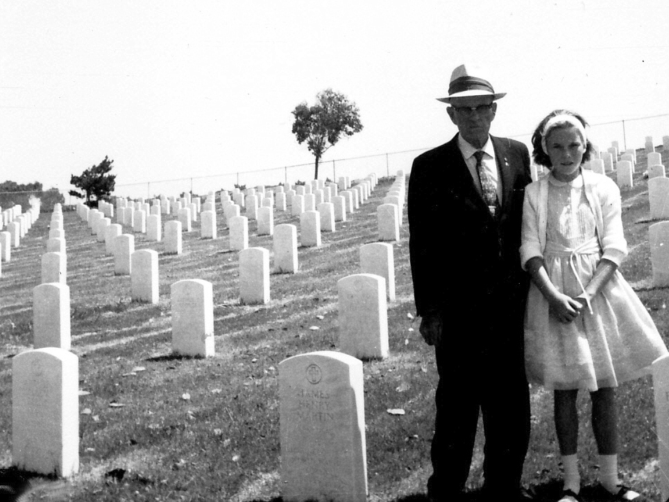1963-08 1 Arnold Woodbury & grand niece of Catherine, Alwyn's wife.jpg