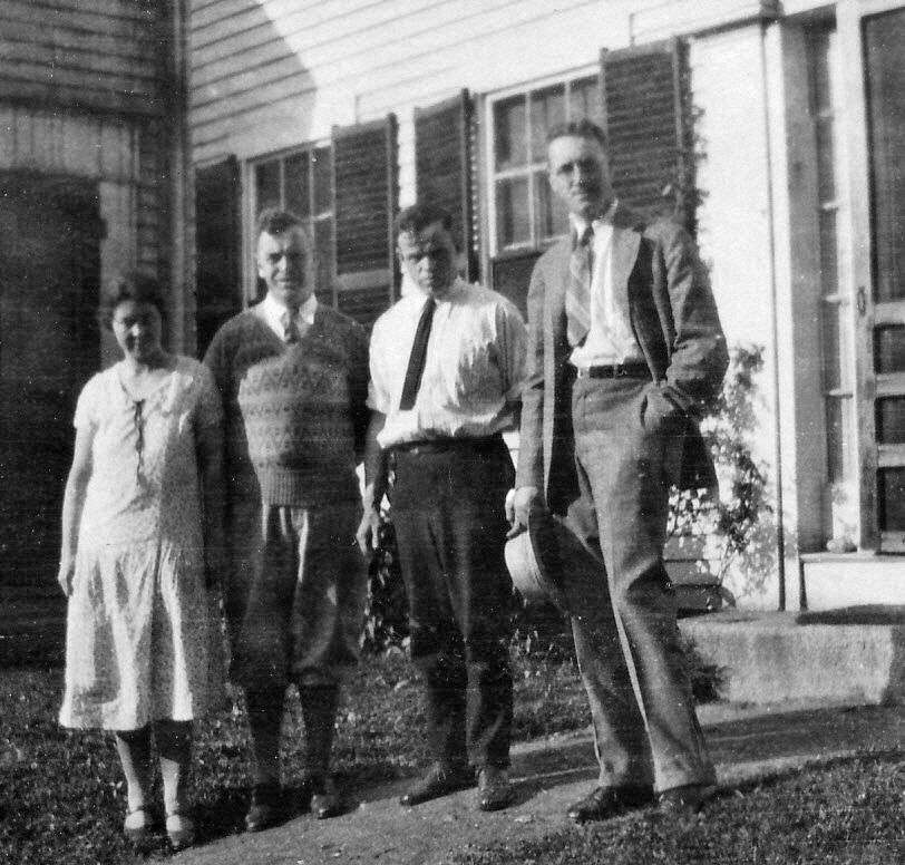 1927 1 Doris, her brothers Lee & Arnold Woodbury, Ped.jpg