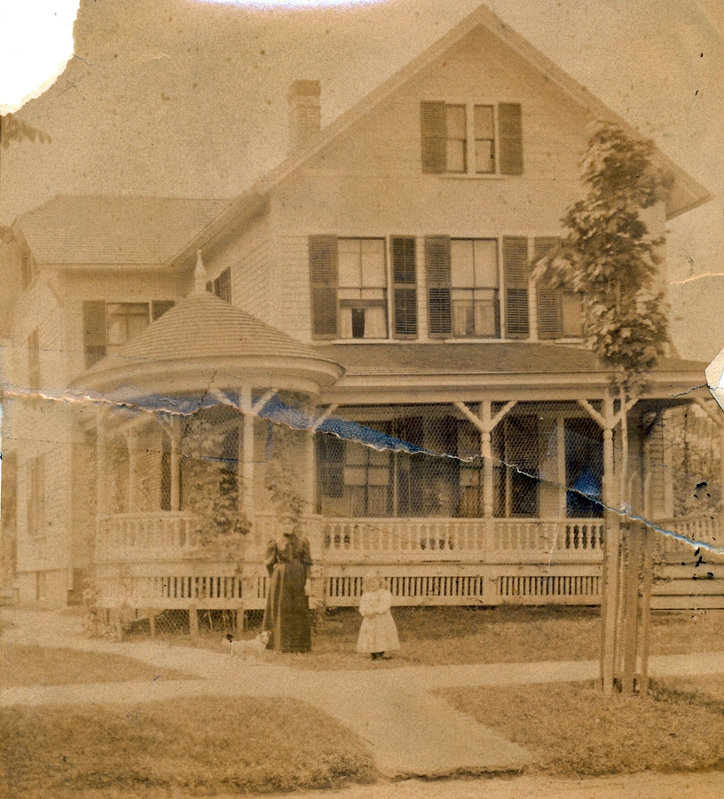 1896 Doris (2 years), house where she was born.jpg