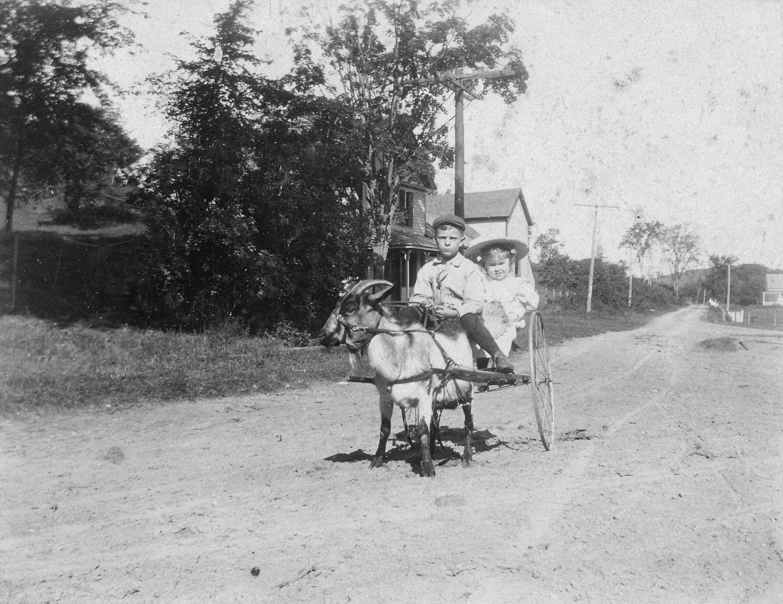 1897 Alwyn & Doris Woodbury (3 yr).jpg