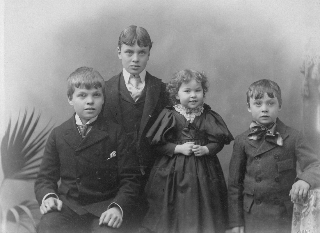 1897~ Arnold, Lee, Doris & Alwyn Woodbury.jpg