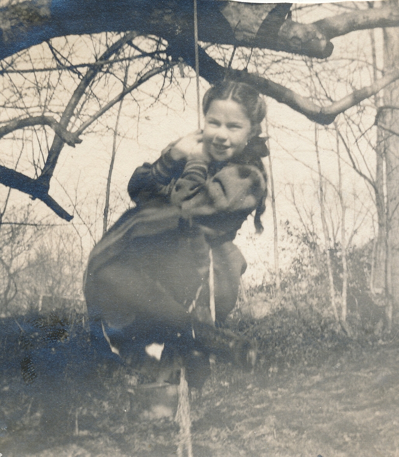 1904~ 1 Doris (age ~10).jpg
