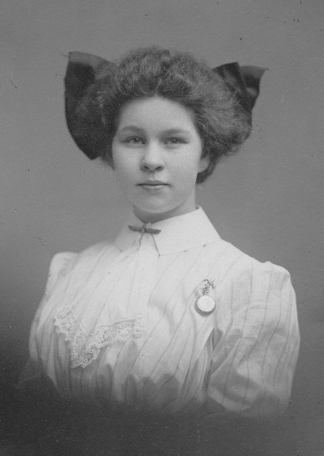 1910 2 Doris Ostrom Woodbury (16 yr).jpg