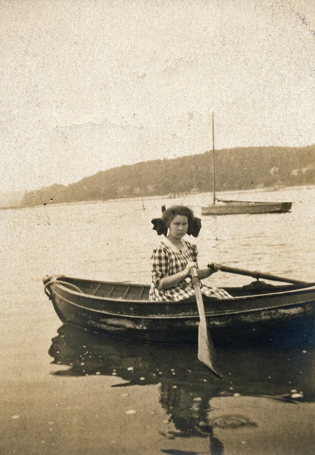 1912 3 Doris, Long Island.jpg