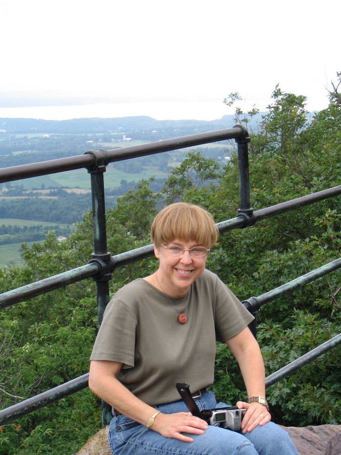 2004-07-28 3 Cheese Tour - Karen on Mt Philo.JPG
