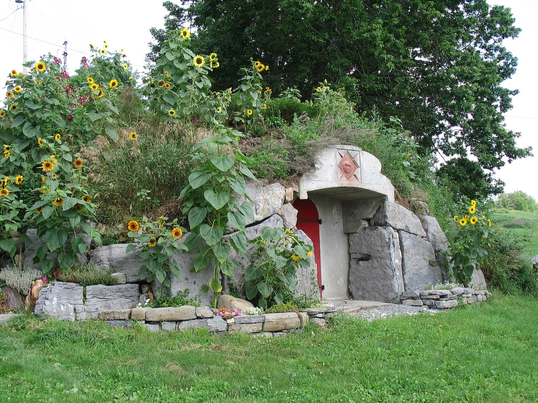 2004-07-29 2a Cheese Tour - Orb Weaver Cheese Cave, New Haven VT.jpg