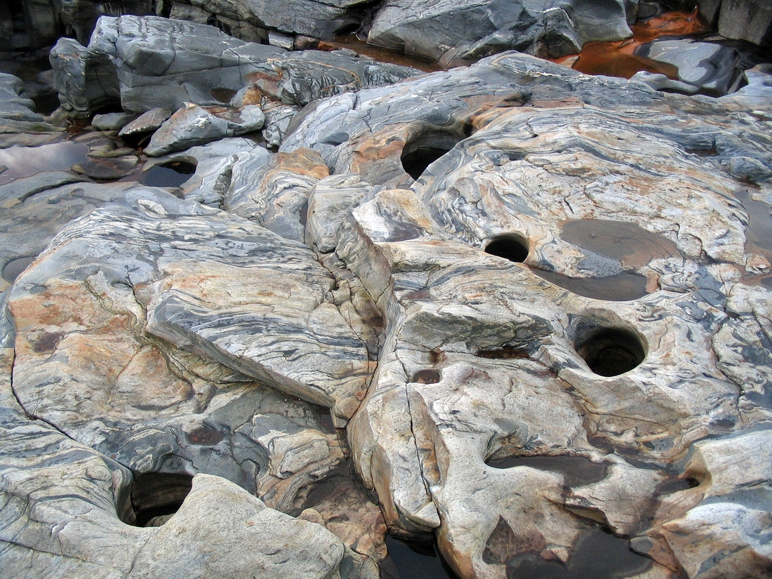 2004-12-13 1 Glacial Potholes, Shelburne Falls MA.jpg