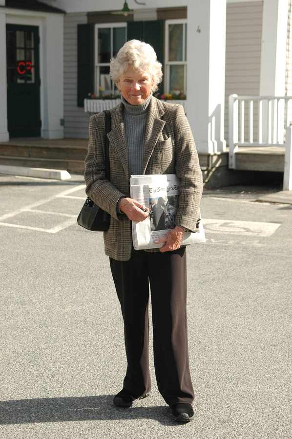 2006-04-02 Mom at Five Corners, Williamstown.jpg