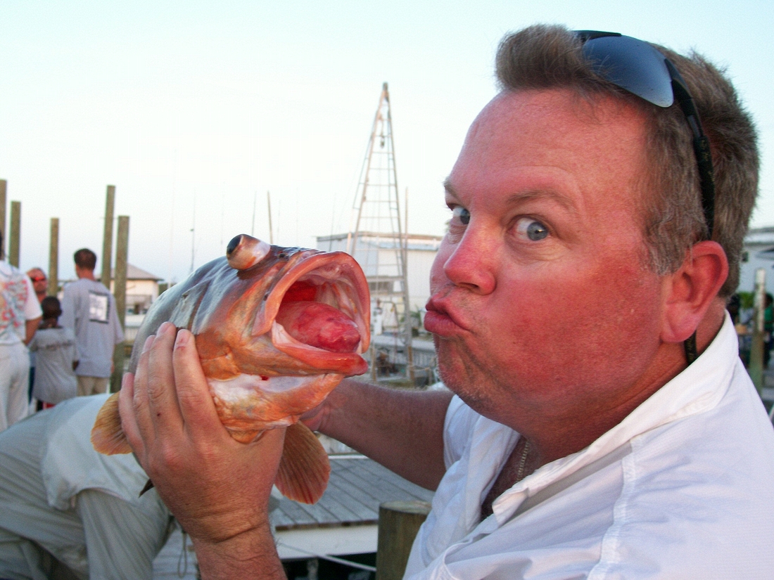 2006-08-09 Eric and friend in Bahamas.jpg
