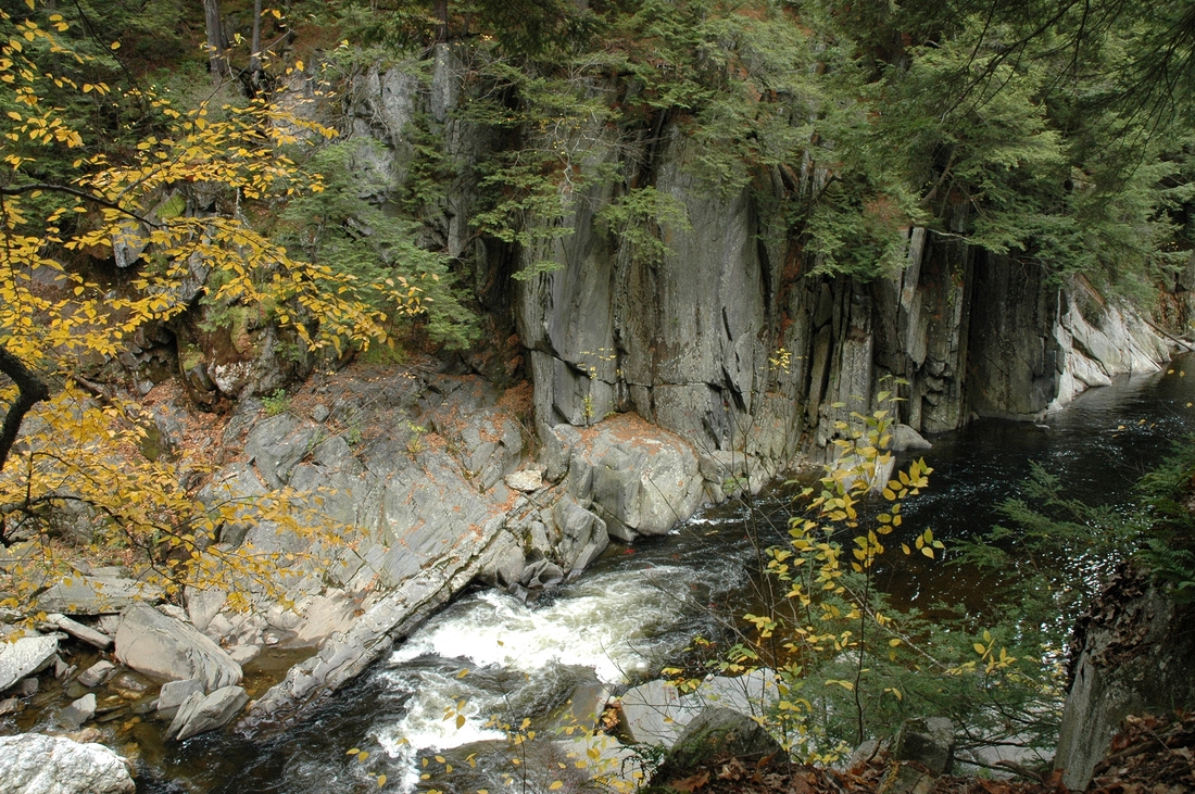 2006-10-15 7 Chesterfield Gorge, MA.JPG