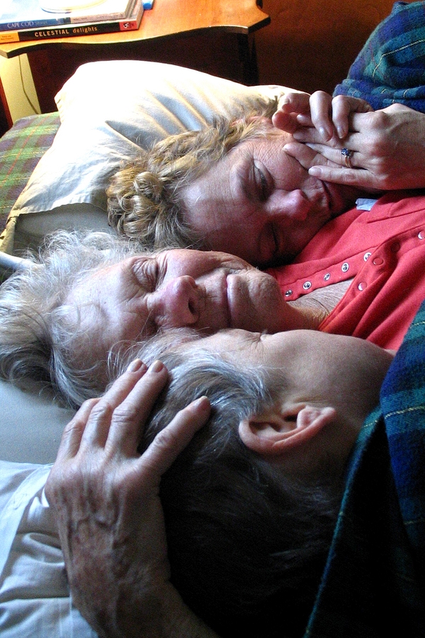 2006-11-19 2 Karen, Mom and Christy.jpg