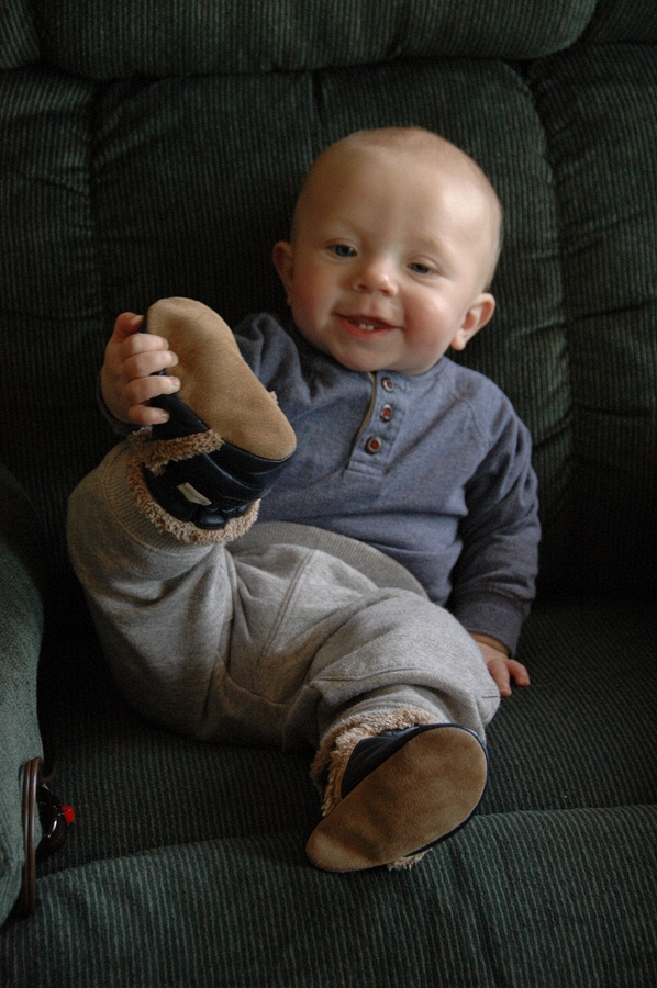 2006-11-20 Julian (in our recliner).JPG