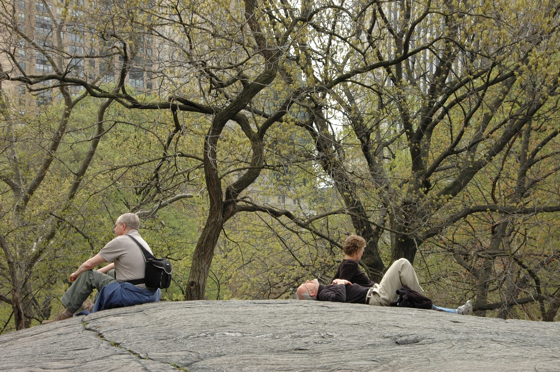 2007-04-28 0 Pete, Peter and Christy, Central Park NYC.JPG