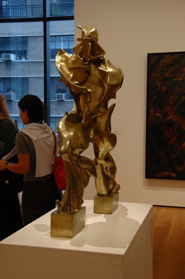 2007-04-28 4 Unique Forms of Continuity in Space, 1913 bronze cast 1931, Umberto Boccioni. MoMA NYC.JPG
