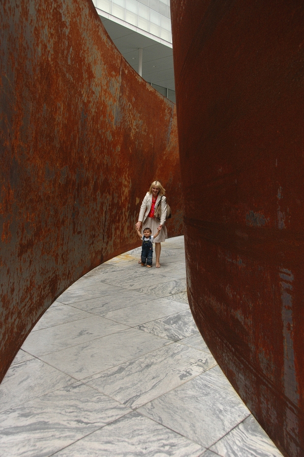 2007-04-28 9 Weatherproof steel sculpture, Richard Serra, MoMA NYC (now on SFMoMA).JPG