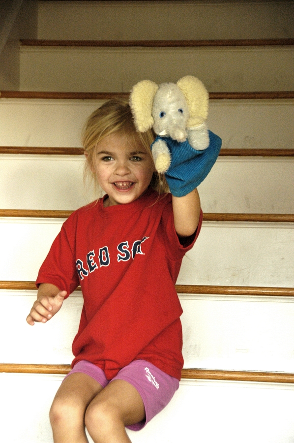 2007-09-20 02 Stella in Ortiz shirt, Family Reunion in Truro.jpg
